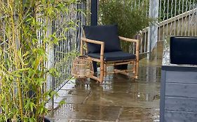 Ashford House 2 Bedroom Apartment 'Outdoor Bathing Tub'